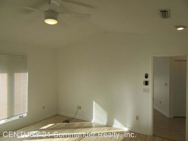 Building Photo - 3 br, 2.5 bath House - 4050 Linwood Drive