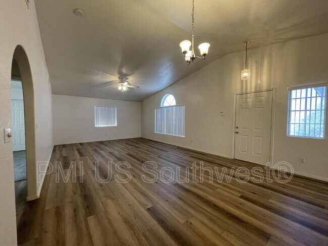 Foto del edificio - 4072 S Cassidy Dr