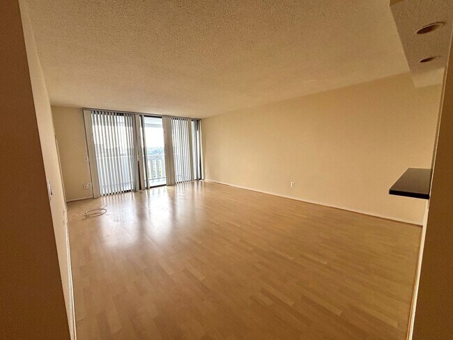Foto del edificio - 6101 Edsall Rd