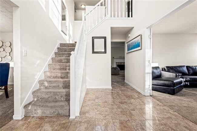 Foto del edificio - 2034 Locksley Terrace