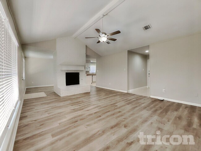 Foto del edificio - 14218 Overbrook Ln