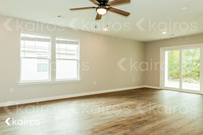 Foto del edificio - 126 Cottage Grove Rd