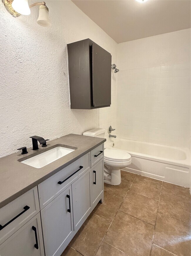 Foto del edificio - 260 El Dorado Blvd