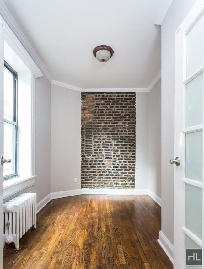Building Photo - AMAZING ONE BEDROOM APARTMENT!! AMAZING DE...
