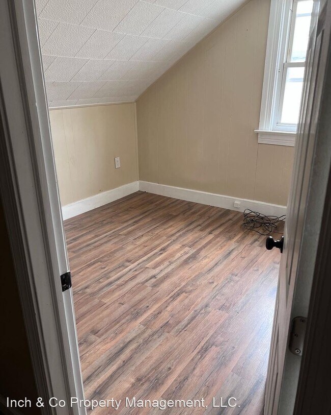 Building Photo - 2 br, 1.5 bath House - 928 Elm St