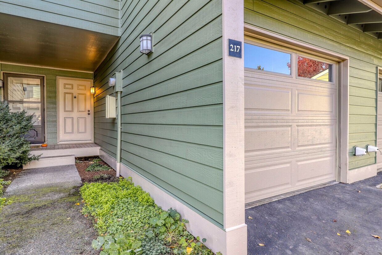 Primary Photo - 217 Shepard Way NW