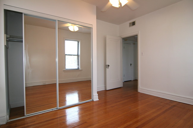 6238-42 Southwood Ave. 2 Bed 1 Bath Bedroom - 6238-42 Southwood Ave