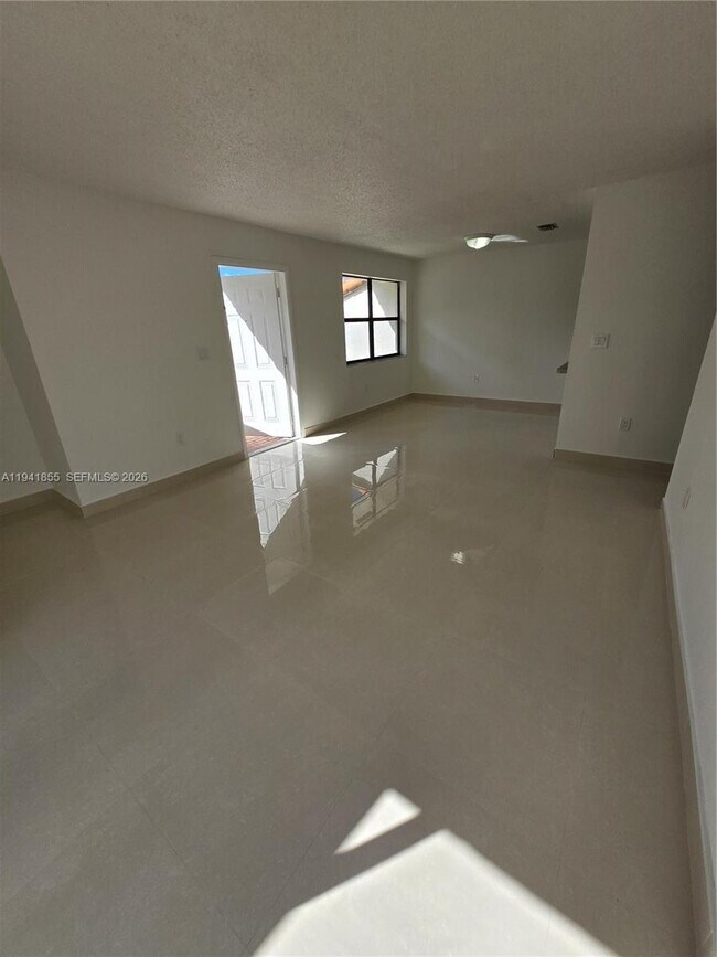 Foto del edificio - 14827 SW 80th St