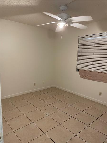 Foto del edificio - 6751 N University Dr