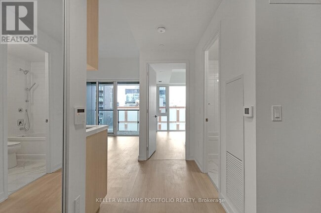 Building Photo - 158 Front St E