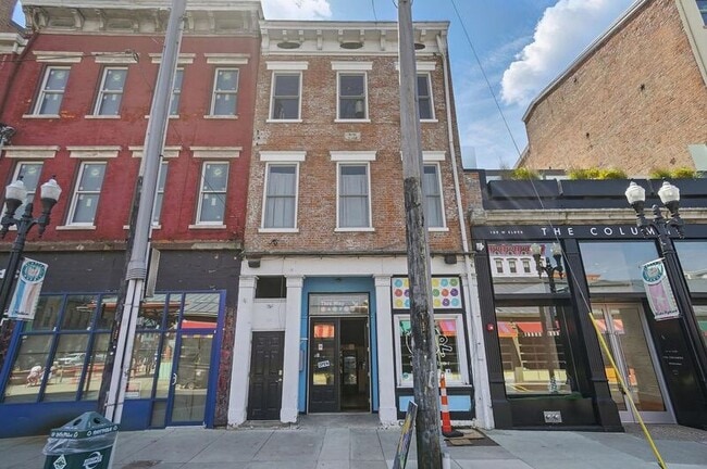 Photo - 107 W Elder St Apartment