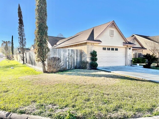 Building Photo - 3258 Meadway Dr