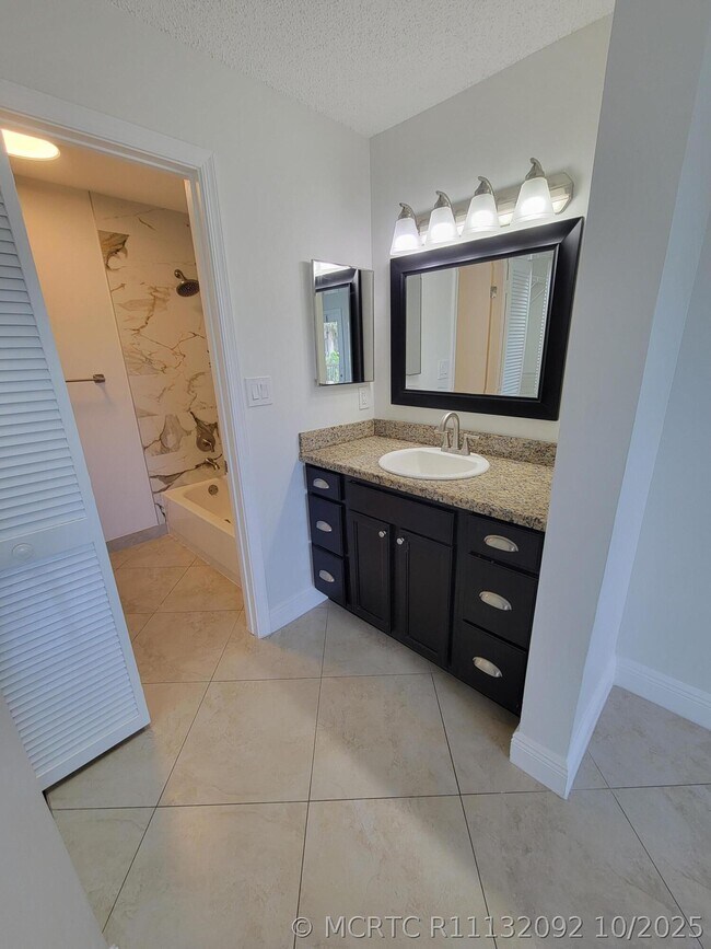 Foto del edificio - 4208 Glenmoor Dr