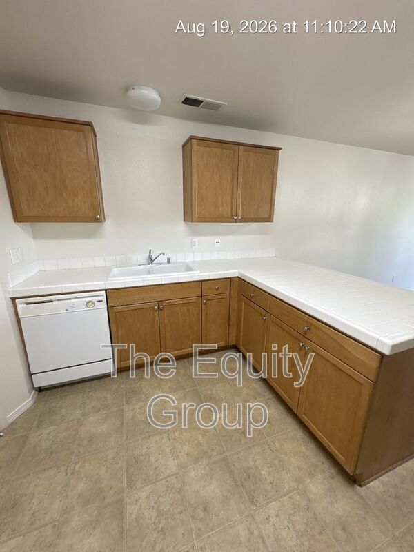 Building Photo - 4223 W Walnut Ave