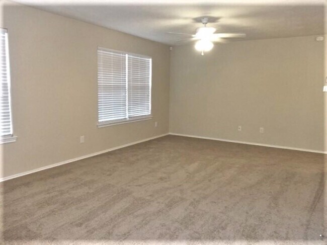Building Photo - 14415 Hillard Green Ln
