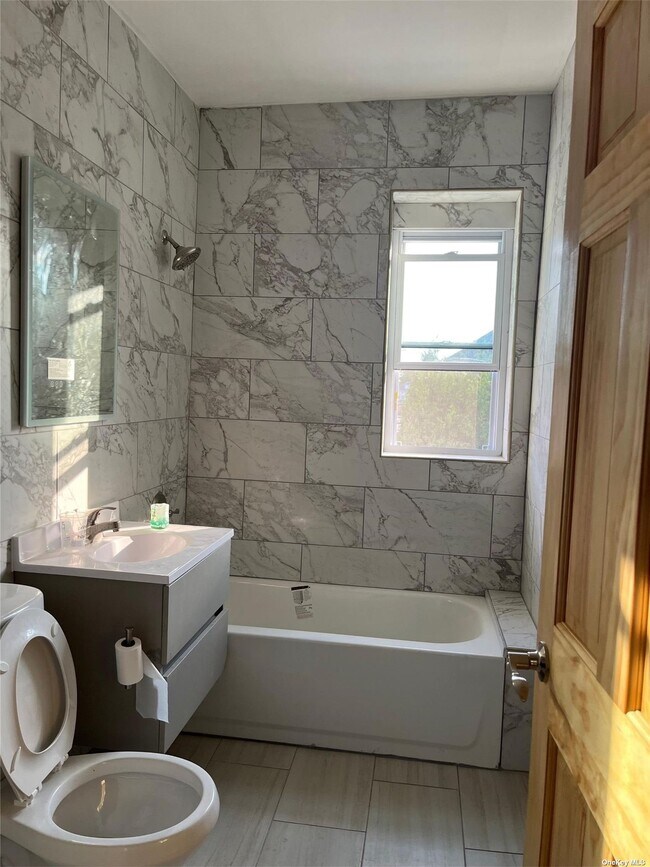 Building Photo - 942 79th St