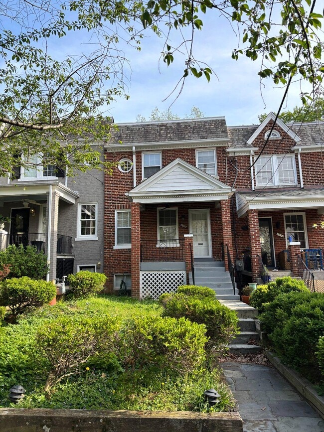 Foto del edificio - 3756 W St NW