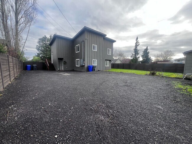 Building Photo - 4112-4118-4118 SE 91st Ave