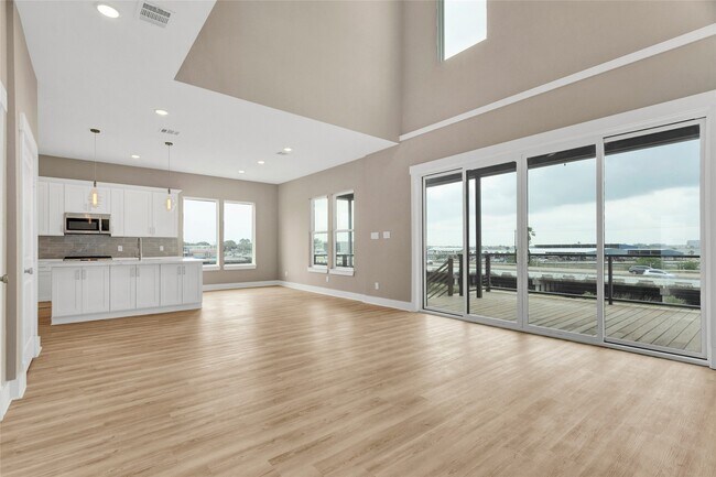 Foto del edificio - 28 Cmdr. Runco Ln