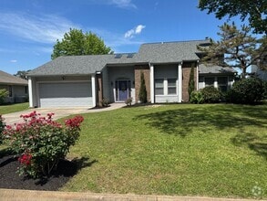 Building Photo - 1572 Lake Christopher Dr
