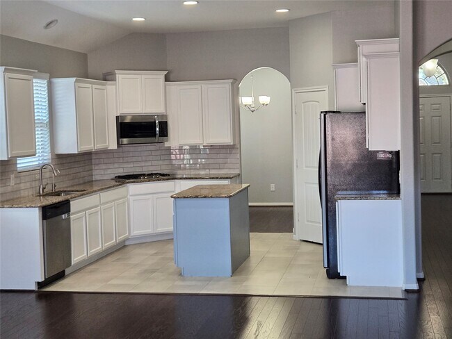 Building Photo - 23610 Ortensia St