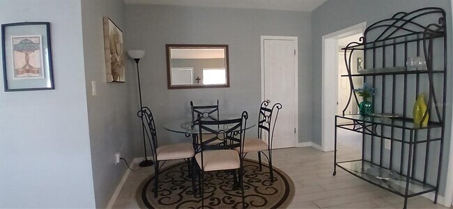 Building Photo - 115 Duxbury Ave