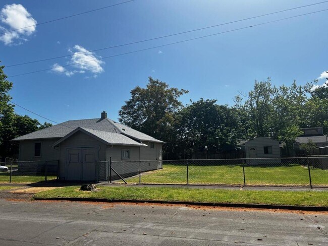 Building Photo - 1510 Bellevue St SE