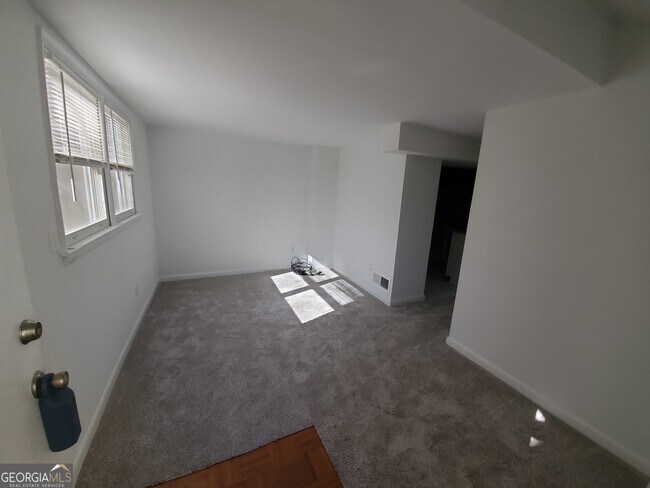 Foto del edificio - 2111 Fairhaven Cir NE