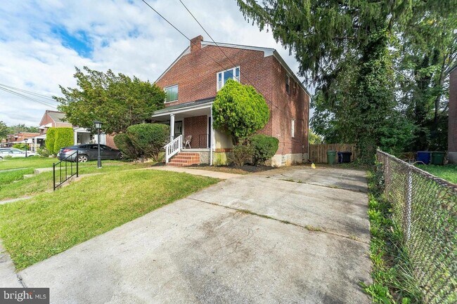 Building Photo - 4011 Mortimer Ave