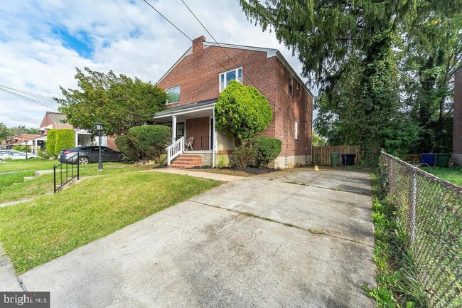 Foto del edificio - 4011 Mortimer Ave