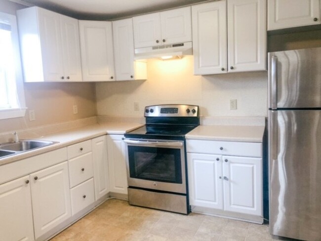 Building Photo - Beautiful 1 bedroom, 1 bath farmhouse with...