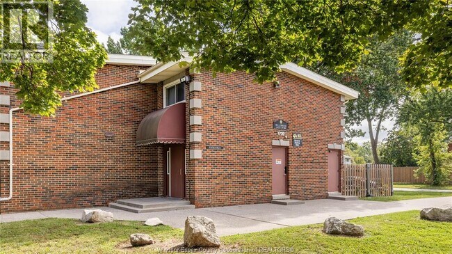 Photo du bâtiment - 1730 Columbia Ct