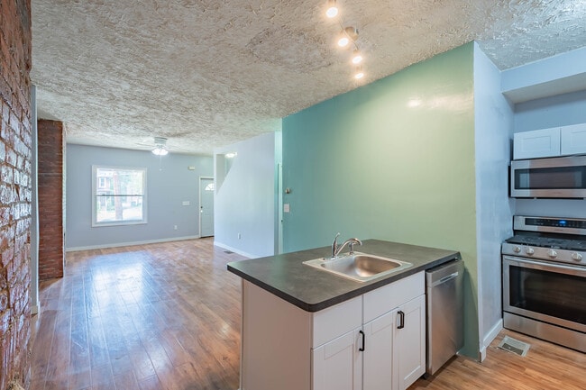 Photo - 426 Borland St House