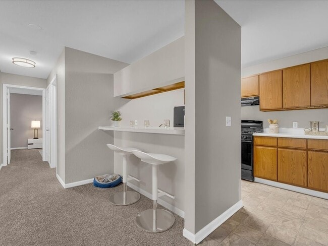 Esta cocina es ideal para quienes disfrutan de un espacio de trabajo práctico y tienen todo al alcance de la mano. - Wyndham Hill