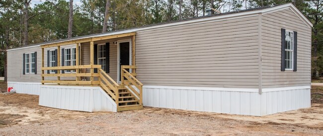 Building Photo - 46375 River Rd