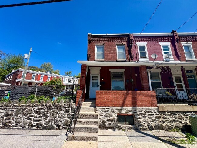 Foto del edificio - Gorgeous 3-Bedroom Townhome in East Falls! Available June 1st!