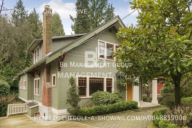 Foto del edificio - Stunning Historic Bungalow Just Minutes Fr...