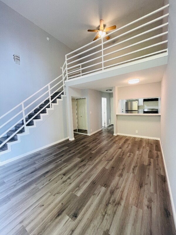 Foto del edificio - 7044 Hawthorn Ave
