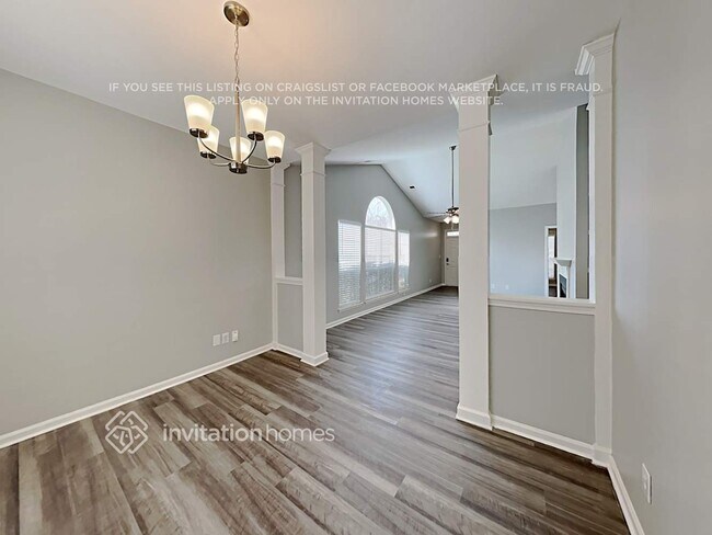 Building Photo - 594 Viking Pl SW