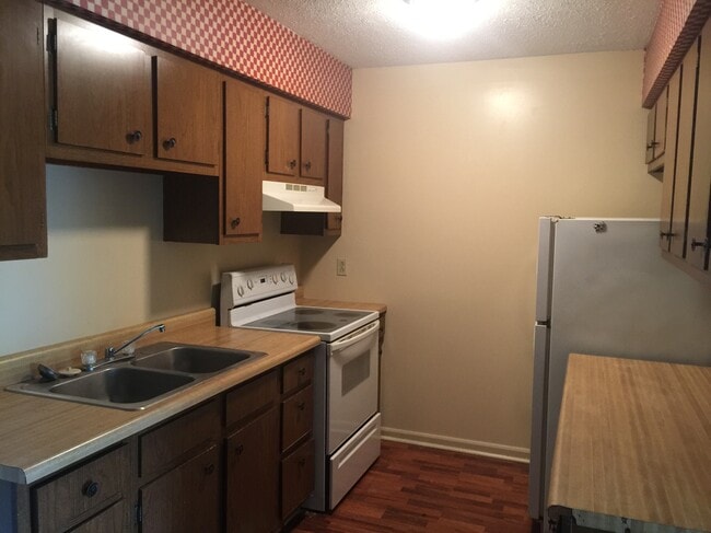 Building Photo - Robinwood Apartments
