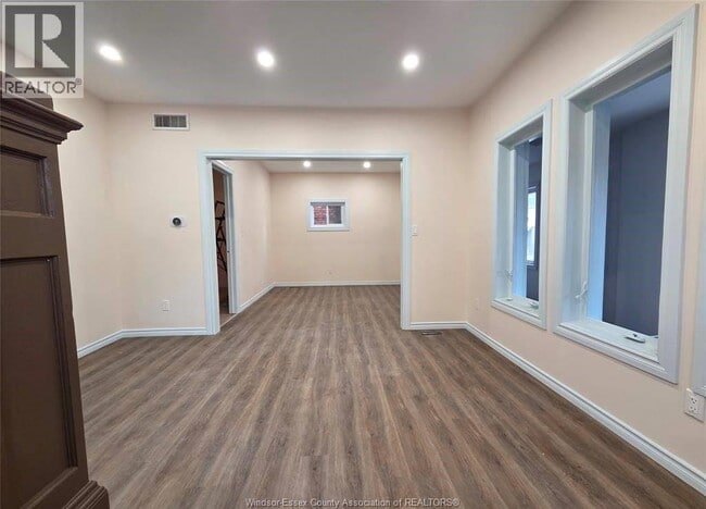 Photo du bâtiment - 3284 Baby St