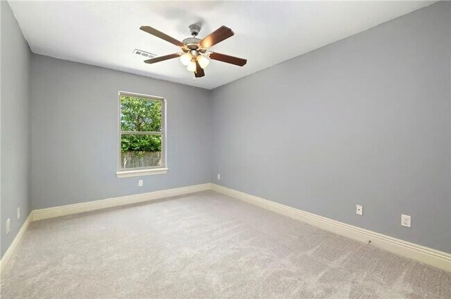 Photo - BEAUTIFUL HOME IN GREAT LOCATION!