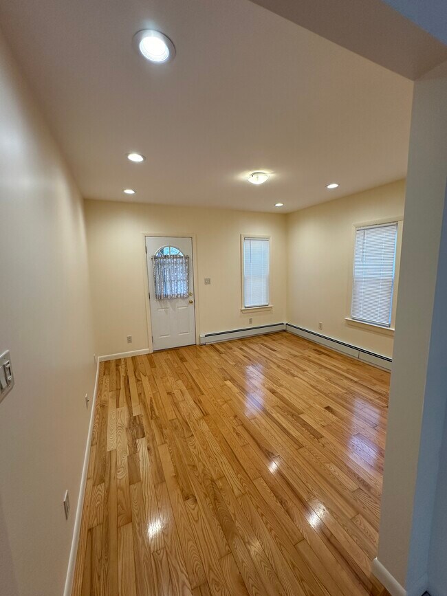 15 Lincoln St Unit 1, Smithfield, RI 02917 Apartments in Smithfield, RI