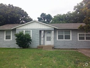 Building Photo - 12133 Hoblitzelle Dr