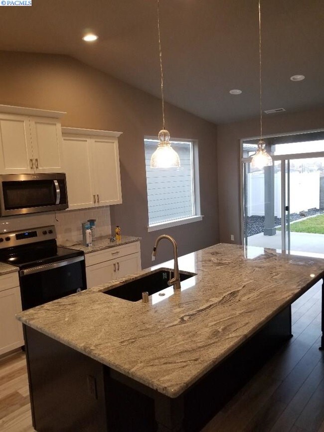 Building Photo - New Townhouse in West Richland