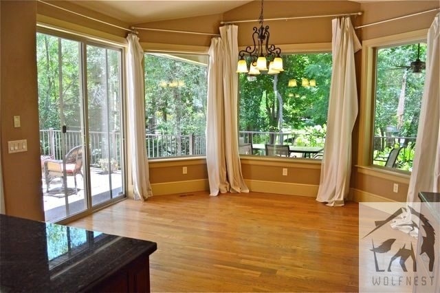 Building Photo - Luxuries 7 Bedroom Sandy Home
