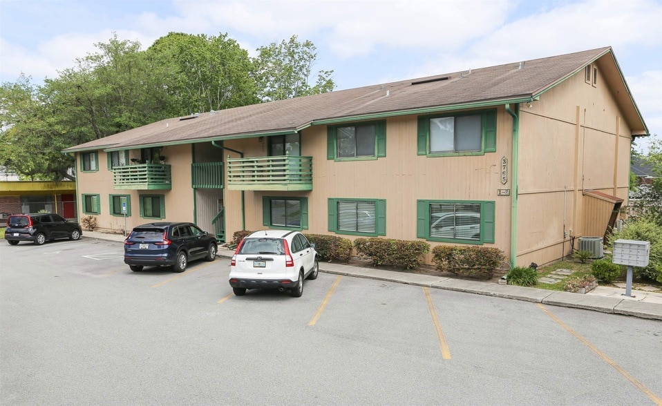 Primary Photo - 3765 Crown Point Rd