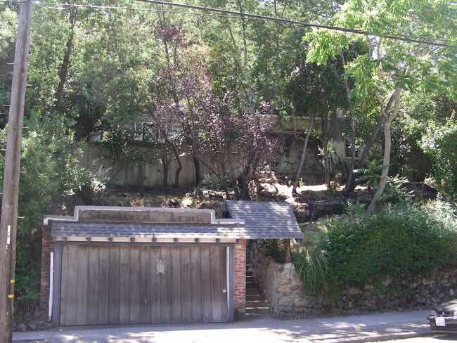Lower St. entrance - 1533 Lincoln Ave