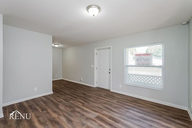 Building Photo - 4104 West Varn Avenue