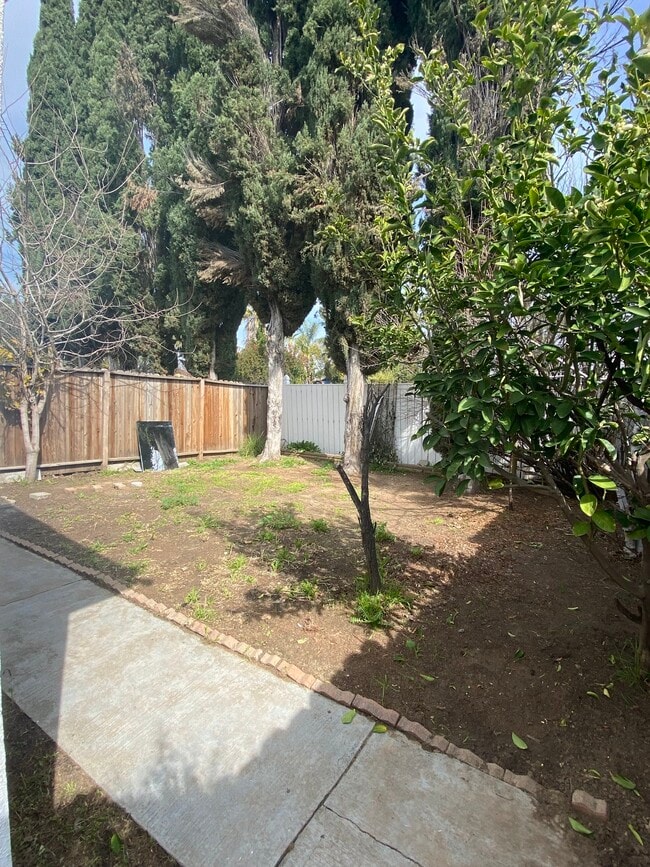 Building Photo - 9430 Glade Ave